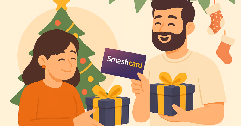 Ilustração de mulher e homem segurando caixas de presente diante de uma árvore de Natal, com um cartão roxo escrito Smashcard